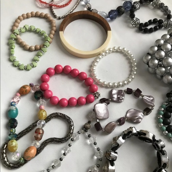 Bracelets Lot Vintage to Modern 24 pcs mixed - Picture 5 of 8